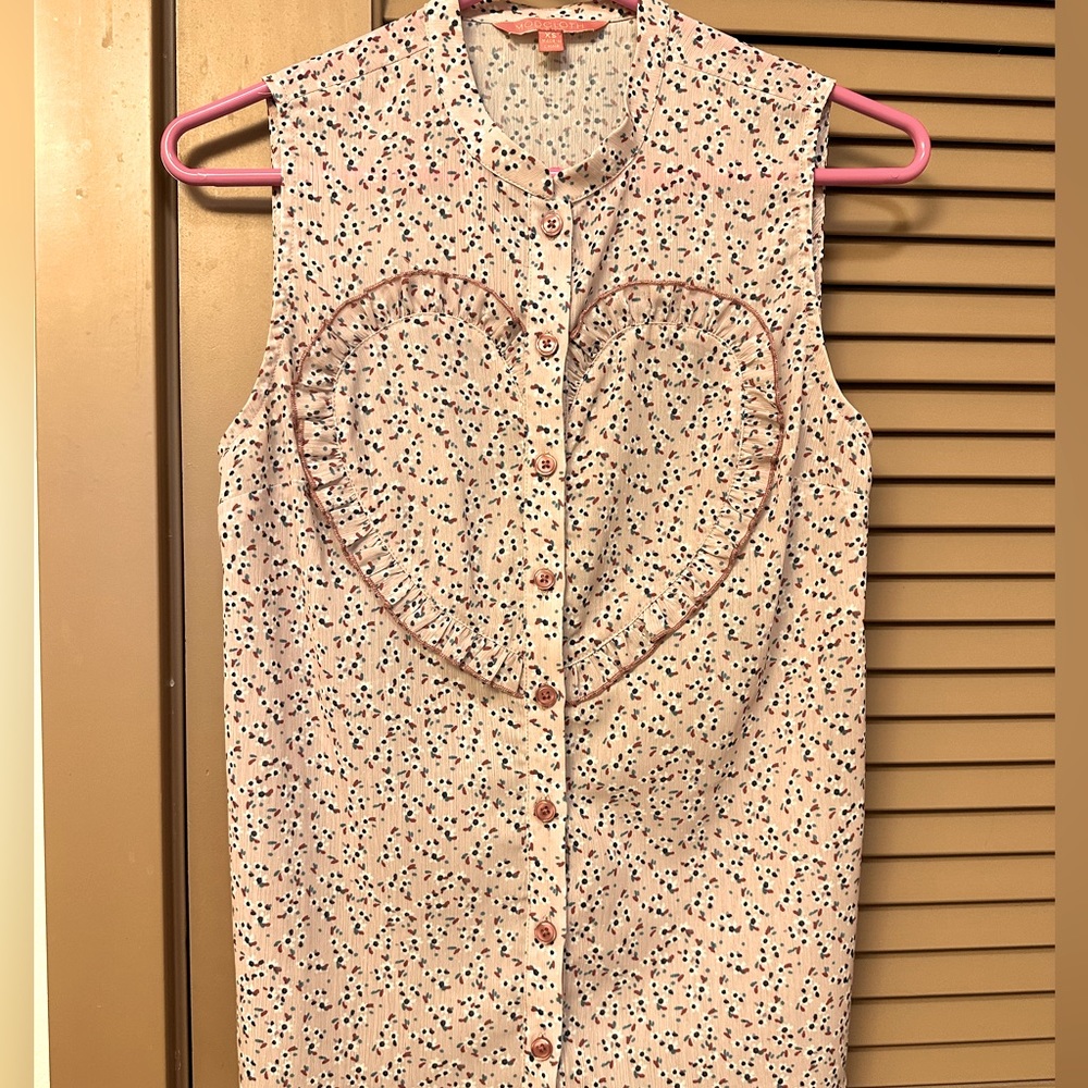 Women’s Sleeveless heart blouse from ModCloth XS. Ditzy flower print. Like new